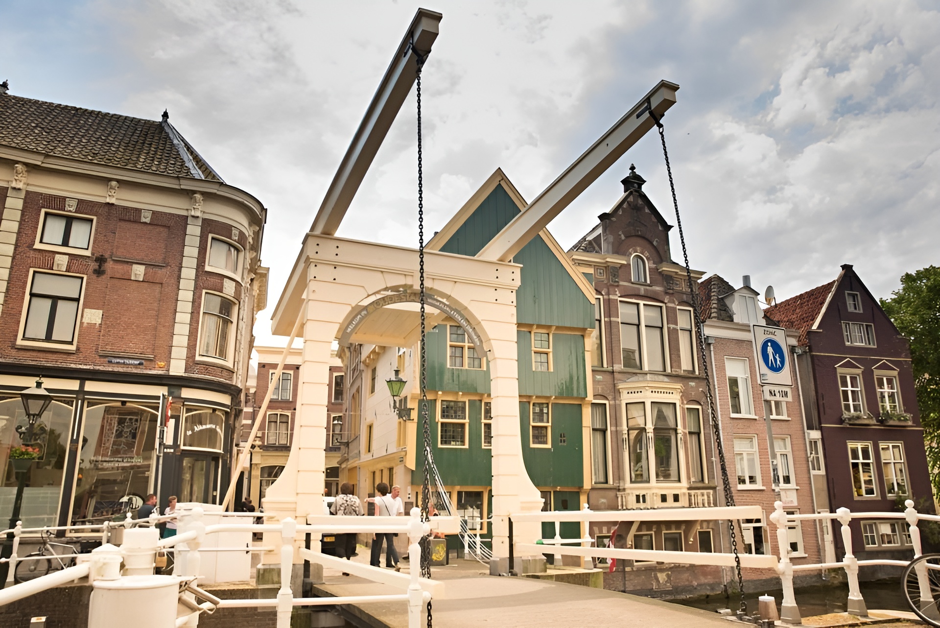 Huis met de kogel met de appelsteeg brug